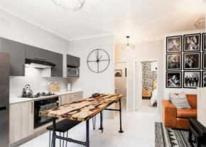Midrand Classy & Eclectic 1-Bed w/Throwback Vibes